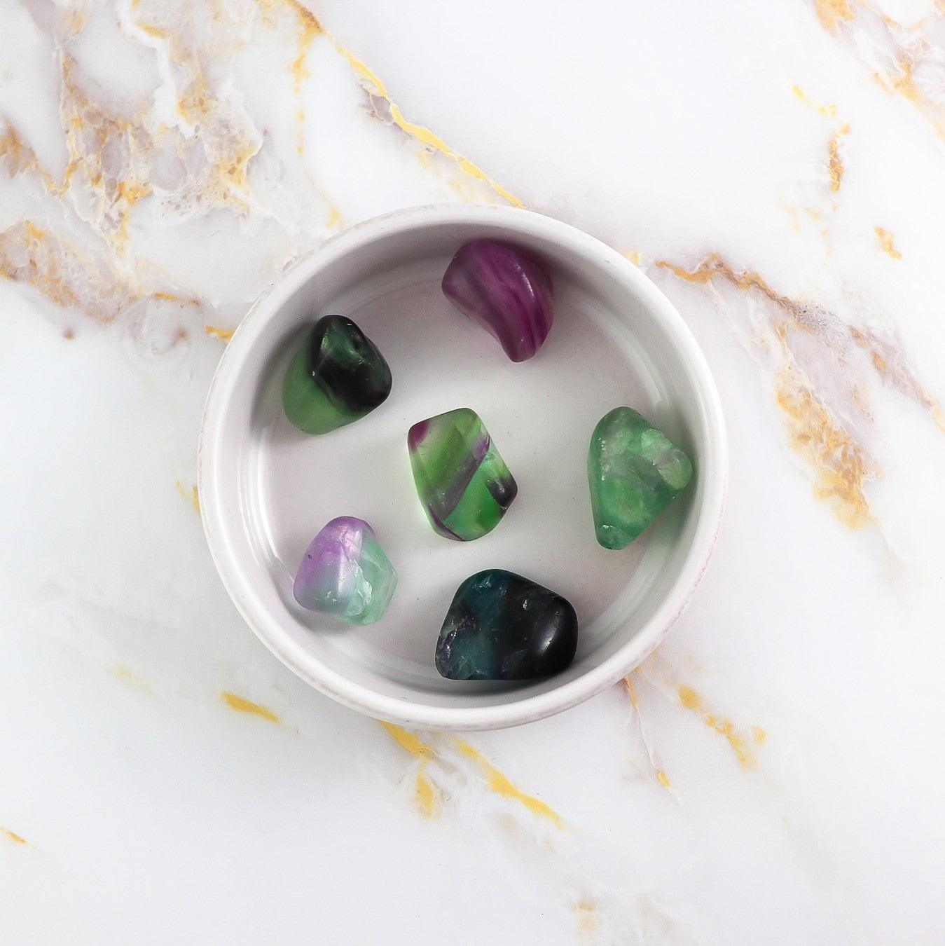Pierre roulée en Fluorite multicolore-0